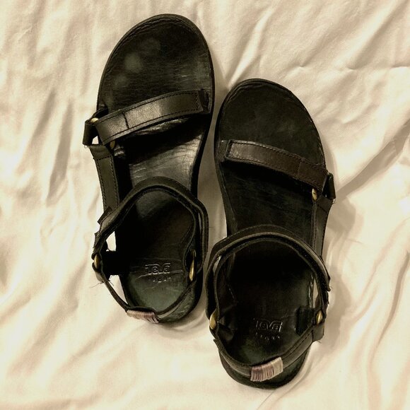 Great Condition Women's SZ 10 Leather TEVA Original Universal Slim Sandal, Black - Picture 2 of 9